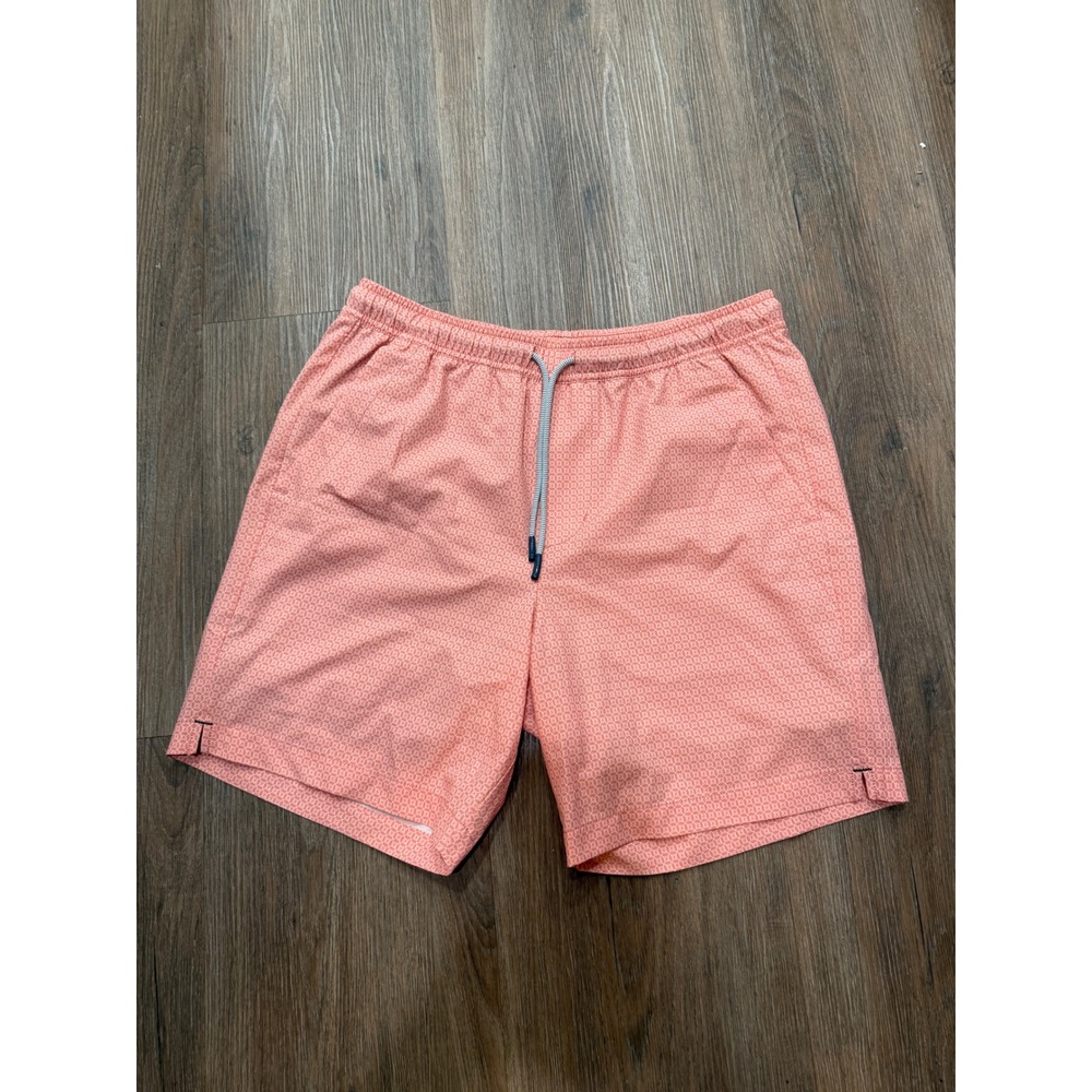 UNTUCKit Mens Coral Pink Geometric Medallion 7 Inch Inseam Shorts Size M NEW